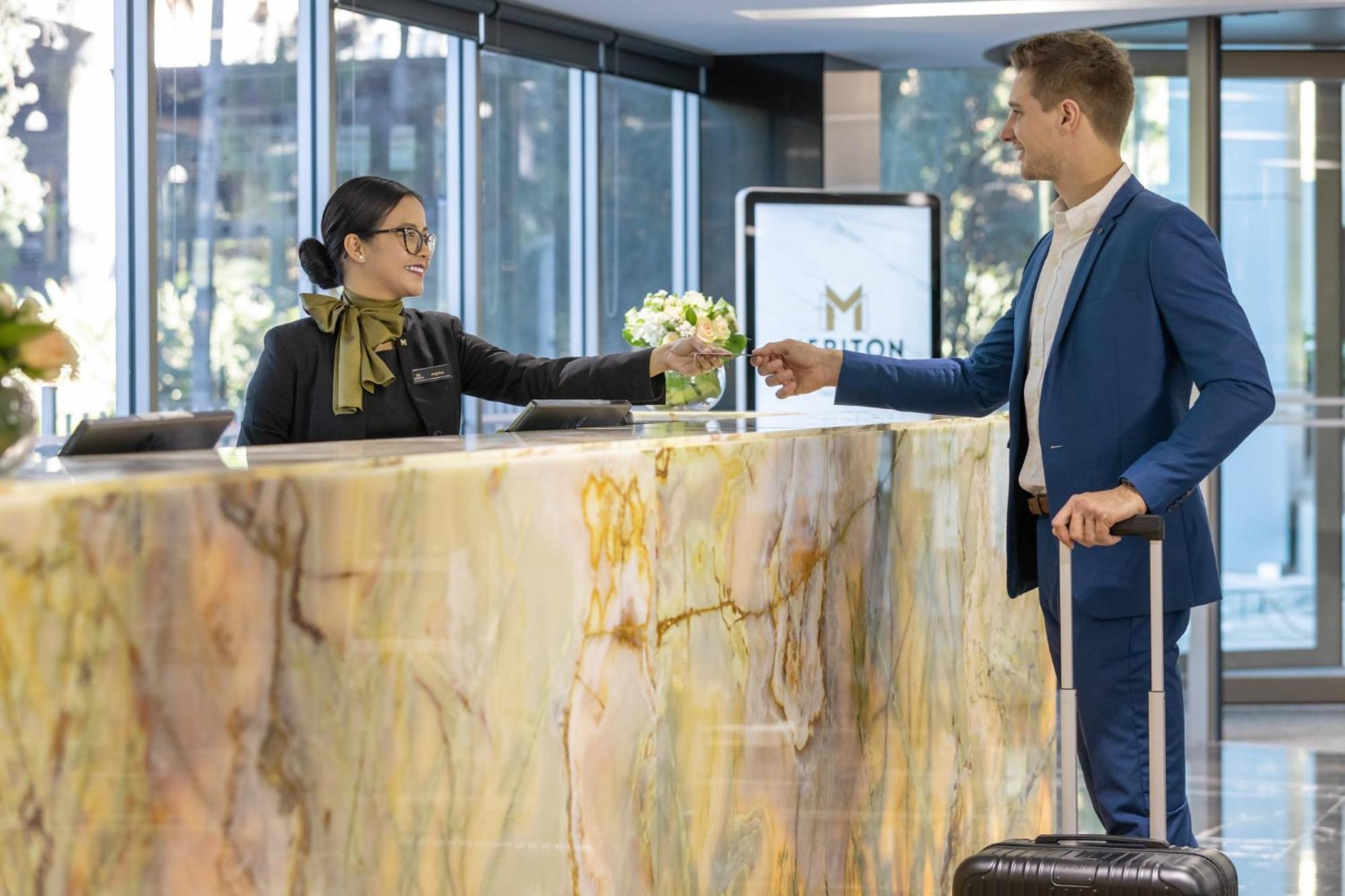 Meriton Suites North Ryde Sydney Exterior photo A hotel receptionist